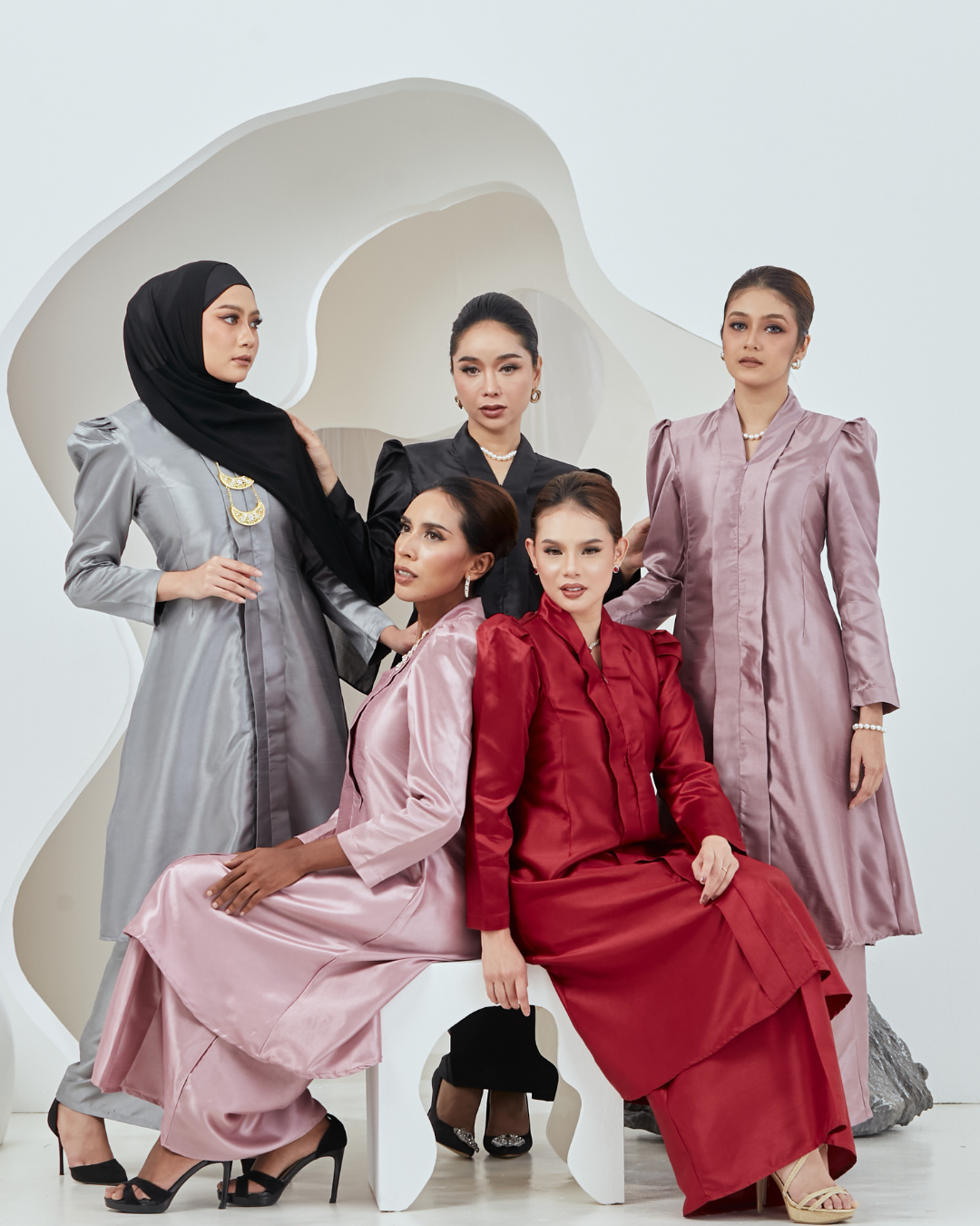 LUXE – REGAL SILHOUETTE <br> <em>Tenang. Tersusun. Berkelas</em>